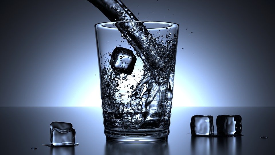 copo-com-água-e-gelo-diabetes