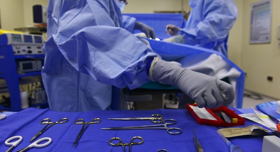 aparelhos-cirurgicos-e-cirurgiao